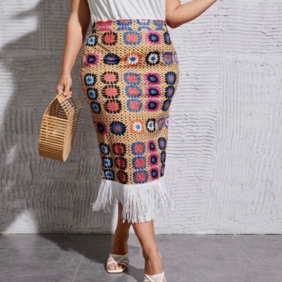 SHEIN Boho Bodycon Curve Crochet look pattern with long fringe. Women's size 3XL - Picture 3 of 10